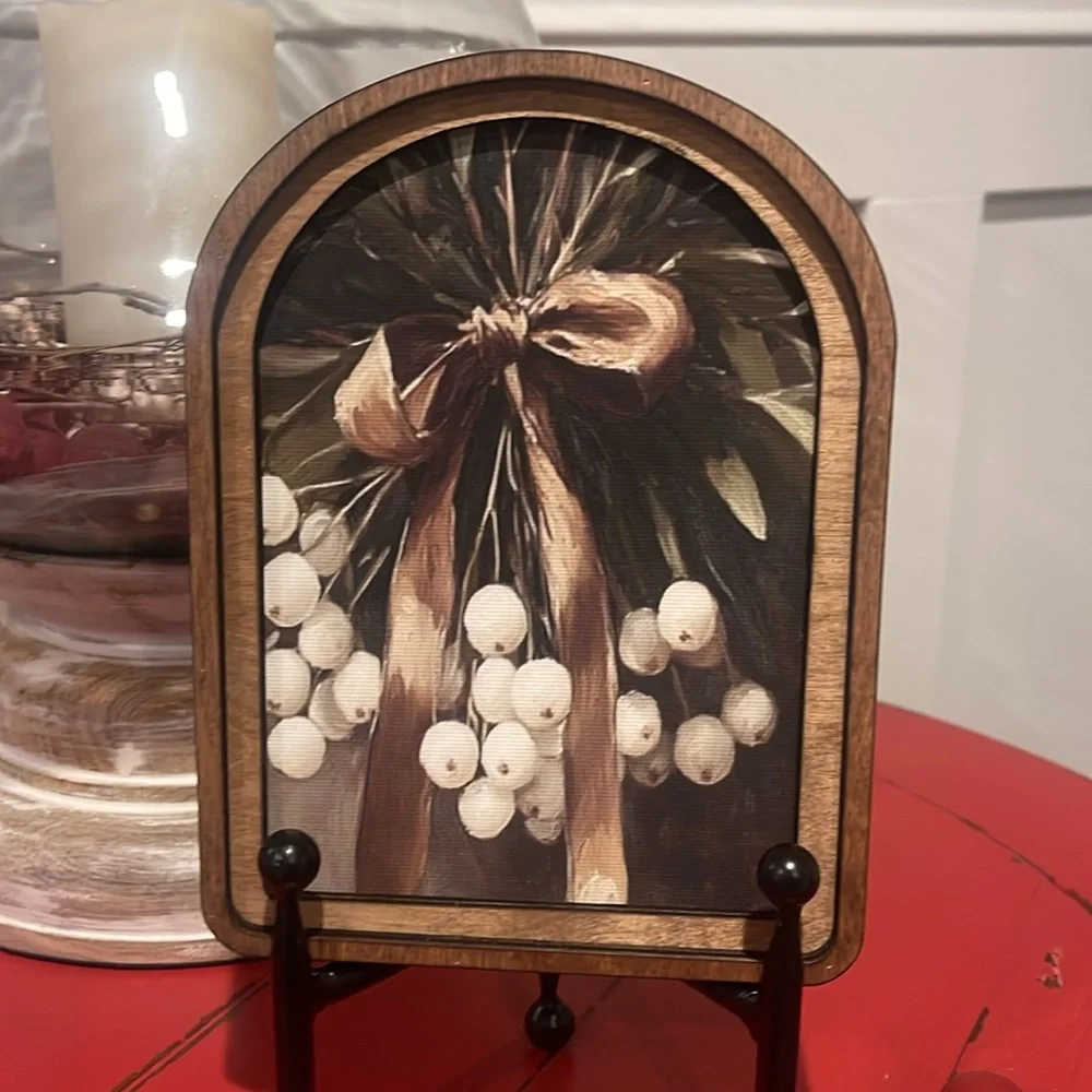 Winter Snowberries Round Top Wooden Framed Art. Christmas decor Rustic Farmhouse - Picture 1 of 7